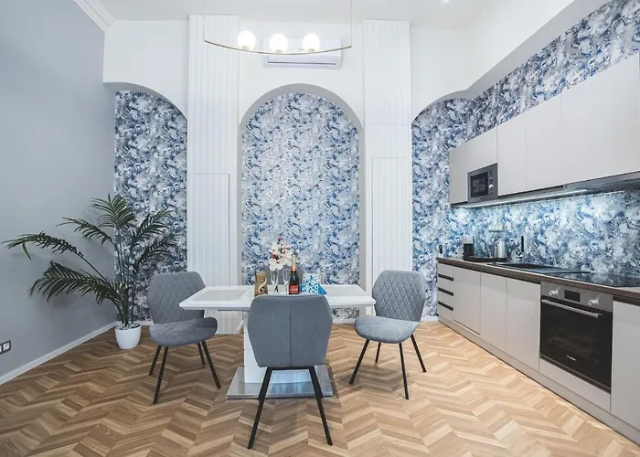 Luxury Gold 2 Bedroom Apartment